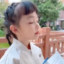 采访小女孩