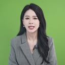 灰色西装美女