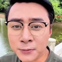大眼睛男