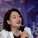 短发稳重女